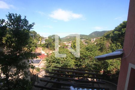 Casa de condomínio à venda com 250m², 3 quartos e 4 vagasVista