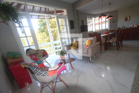 Casa de condomínio à venda com 250m², 3 quartos e 4 vagasSala 2