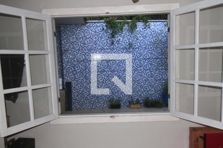 Casa de condomínio à venda com 250m², 3 quartos e 4 vagasVista