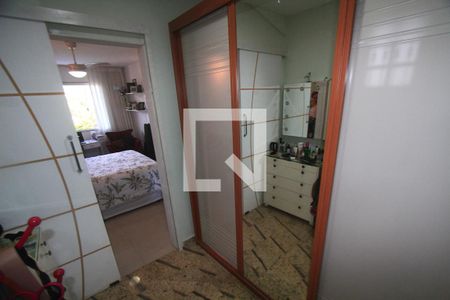 Casa de condomínio à venda com 250m², 3 quartos e 4 vagasCloset da suíte