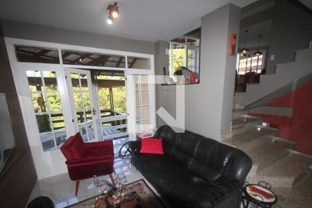 Sala de casa de condomínio à venda com 3 quartos, 250m² em Badu, Niterói