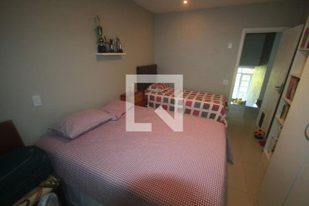 Casa de condomínio à venda com 250m², 3 quartos e 4 vagasQuarto