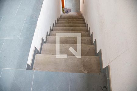 Apartamento para alugar com 33m², 1 quarto e 1 vagaEscada de entrada 