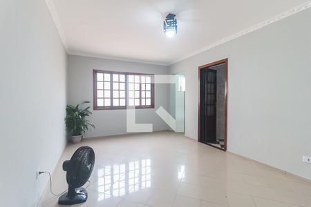 Casa para alugar com 250m², 3 quartos e 4 vagas Casa para alugar com 250m², 3 quartos e 4 vagasSala