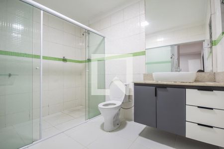 Banheiro da Suíte de casa à venda com 3 quartos, 177m² em Metalúrgicos, Osasco