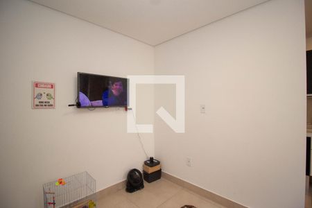 Sala de casa de condomínio para alugar com 2 quartos, 35m² em Vila Palmeiras, São Paulo