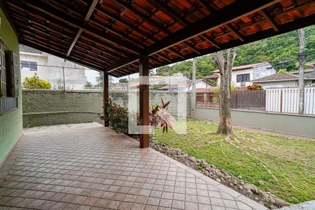 Sala de casa à venda com 3 quartos, 182m² em Maravista, Niterói