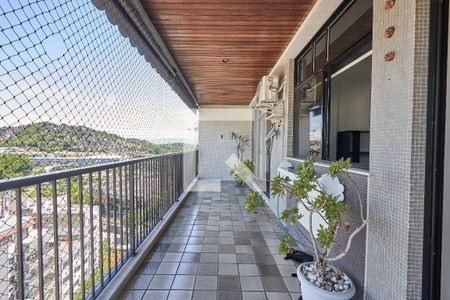 Apartamento à venda com 130m², 3 quartos e 2 vagasVaranda