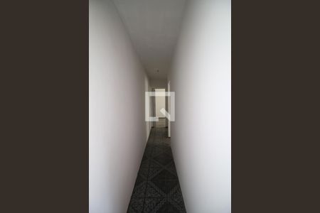 Corredor de apartamento à venda com 2 quartos, 53m² em Olaria, Rio de Janeiro