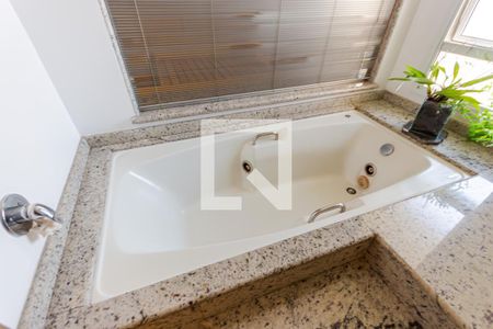 Apartamento à venda com 91m², 1 quarto e 2 vagasBanheira