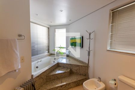 Apartamento à venda com 91m², 1 quarto e 2 vagasBanheiro da Suíte