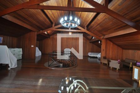 Casa para alugar com 650m², 5 quartos e 8 vagasLounge