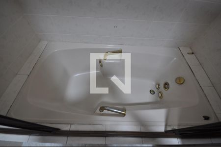 Casa para alugar com 650m², 5 quartos e 8 vagasBanheiro da Suíte 2