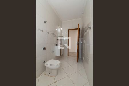 Casa à venda com 200m², 3 quartos e 7 vagasBanheiro Corredor 1