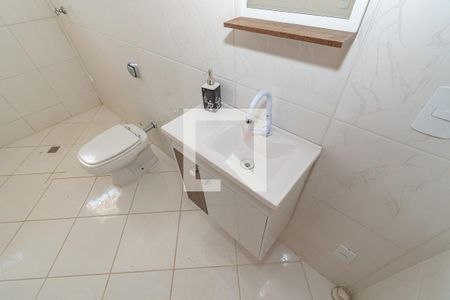 Casa à venda com 200m², 3 quartos e 7 vagasDetalhe Banheiro Corredor 1