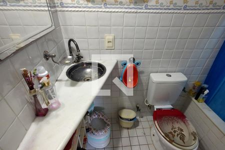 Casa de condomínio à venda com 194m², 5 quartos e 1 vagaBanheiro da Suíte 2