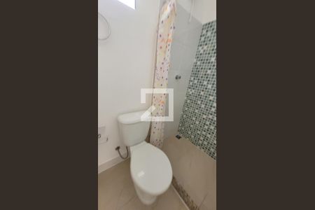 Banheiro de kitnet/studio para alugar com 1 quarto, 24m² em Parque Brasília, Campinas