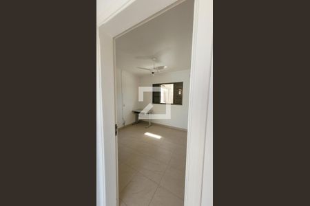 Entrada de kitnet/studio para alugar com 1 quarto, 24m² em Parque Brasília, Campinas