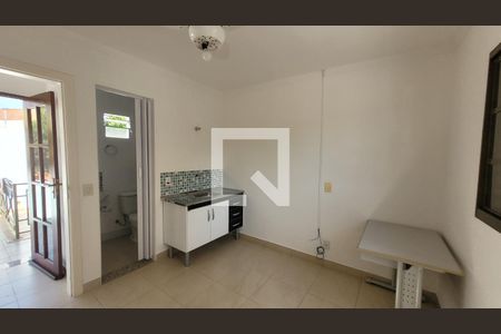 Quarto e Cozinha de kitnet/studio para alugar com 1 quarto, 24m² em Parque Brasília, Campinas