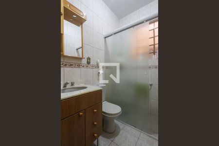 Casa à venda com 204m², 6 quartos e 5 vagas Casa à venda com 204m², 6 quartos e 5 vagasBanheiro social