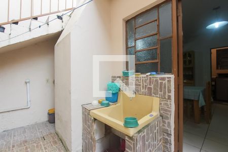 Casa à venda com 204m², 6 quartos e 5 vagas Casa à venda com 204m², 6 quartos e 5 vagasFundos
