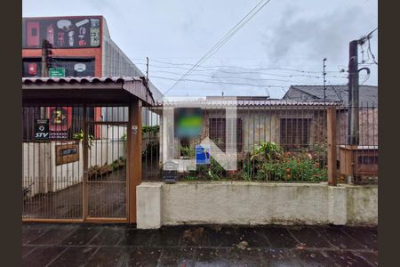 Casa à venda com 204m², 6 quartos e 5 vagas Casa à venda com 204m², 6 quartos e 5 vagasFachada