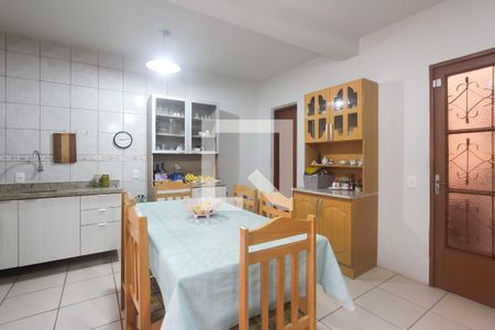 Casa à venda com 204m², 6 quartos e 5 vagas Casa à venda com 204m², 6 quartos e 5 vagasCozinha