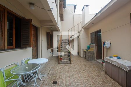 Casa à venda com 204m², 6 quartos e 5 vagas Casa à venda com 204m², 6 quartos e 5 vagasFundos