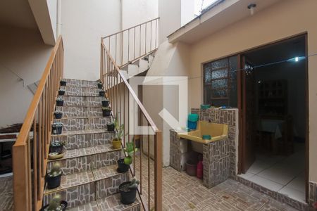 Casa à venda com 204m², 6 quartos e 5 vagas Casa à venda com 204m², 6 quartos e 5 vagasFundos