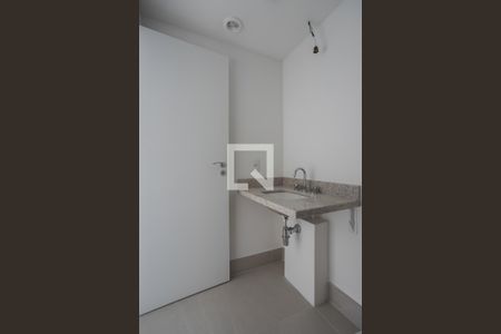 Banheiro de kitnet/studio à venda com 1 quarto, 30m² em Bela Vista, Porto Alegre
