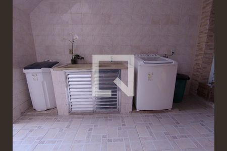 Casa à venda com 280m², 3 quartos e 2 vagasÁrea de Serviço