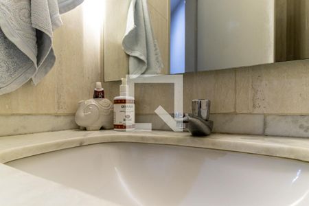 Lavabo - Torneira de apartamento para alugar com 2 quartos, 90m² em Vila Buarque, São Paulo