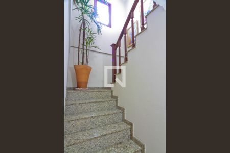Escada de casa à venda com 3 quartos, 156m² em Parque São Domingos, São Paulo
