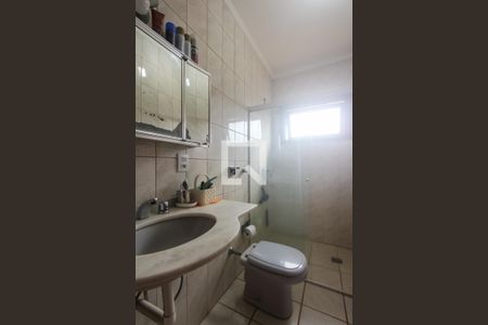 Casa à venda com 390m², 4 quartos e 5 vagas Casa à venda com 390m², 4 quartos e 5 vagasBanheiro social