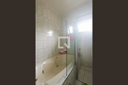 Casa à venda com 390m², 4 quartos e 5 vagas Casa à venda com 390m², 4 quartos e 5 vagasBanheiro suite