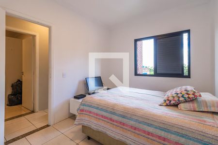 Quarto 1 de apartamento para alugar com 3 quartos, 70m² em Jardim Tupanci, Barueri