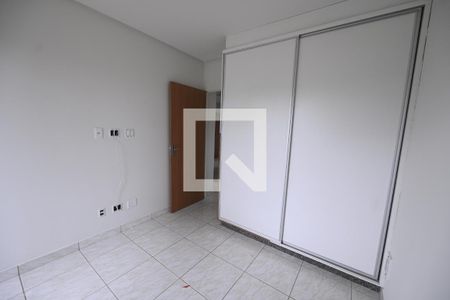 Quarto 2 de apartamento para alugar com 2 quartos, 67m² em Residencial Guarema, Goiânia