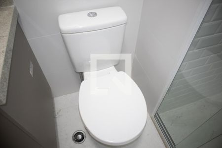 Banheiro de kitnet/studio para alugar com 0 quarto, 26m² em Tucuruvi, São Paulo