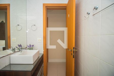 Banheiro Social de apartamento para alugar com 3 quartos, 83m² em Jardim do Salso, Porto Alegre