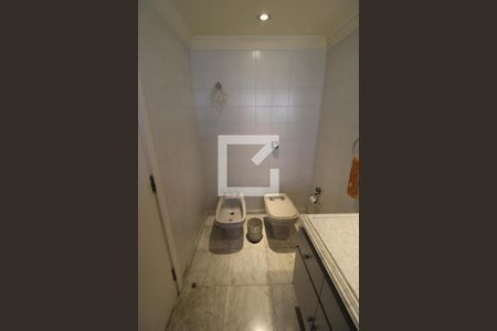 Apartamento à venda com 500m², 4 quartos e 5 vagasBanheiro da Suíte 1