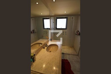 Apartamento à venda com 500m², 4 quartos e 5 vagasBanheiro da Suíte 1