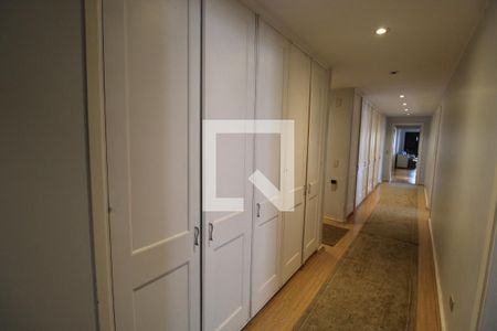 Apartamento à venda com 500m², 4 quartos e 5 vagasBanheiro Corredor