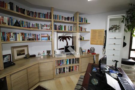 Apartamento à venda com 500m², 4 quartos e 5 vagasEscritório