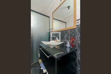 Banheiro de apartamento para alugar com 1 quarto, 32m² em Passo da Areia, Porto Alegre