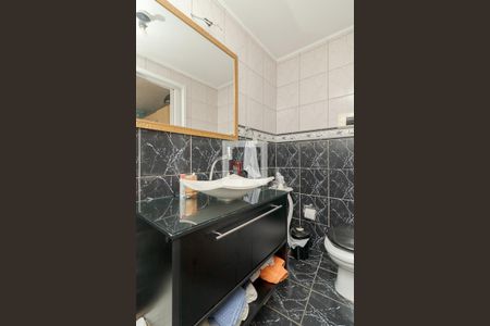 Banheiro de apartamento para alugar com 1 quarto, 32m² em Passo da Areia, Porto Alegre