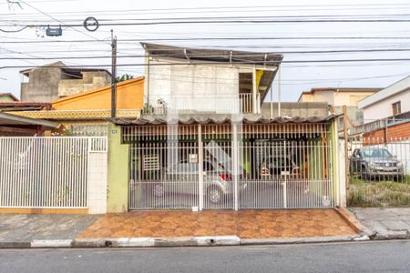 Casa à venda com 200m², 3 quartos e 2 vagas Casa à venda com 200m², 3 quartos e 2 vagasFachada