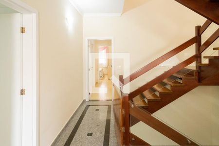 Casa à venda com 390m², 5 quartos e 10 vagasEscada - Sala