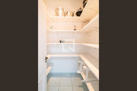 Casa à venda com 390m², 5 quartos e 10 vagasDespensa