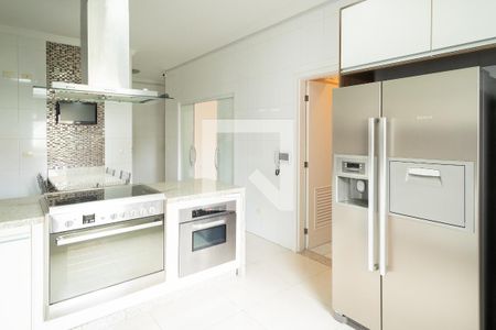 Casa à venda com 390m², 5 quartos e 10 vagasCozinha 