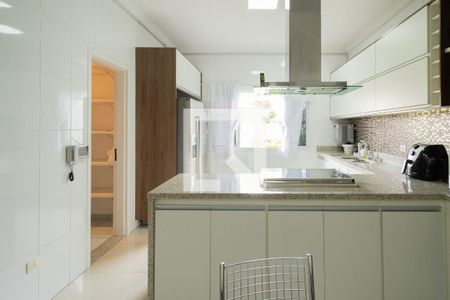 Casa à venda com 390m², 5 quartos e 10 vagasCozinha 